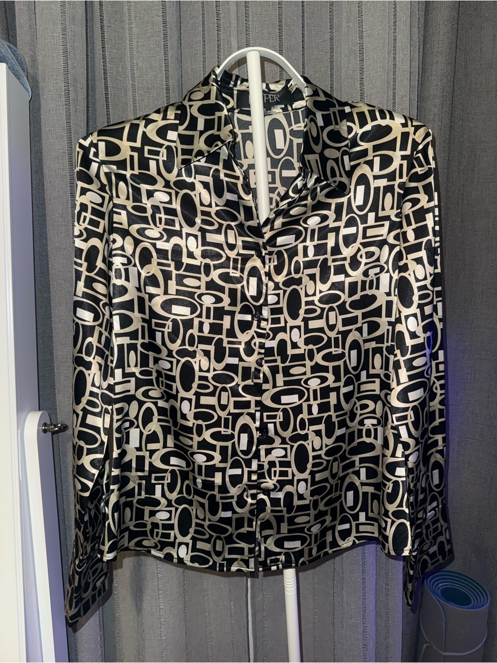 Kasper Satin Button Up Blouse Geometric Retro Print Black Cream Long Sleeve